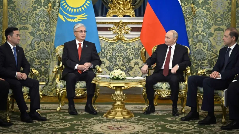 Тоқаев пен Путин Оралдағы өңіраралық форумның пленарлық сессиясына бейнебайланыс арқылы шықты