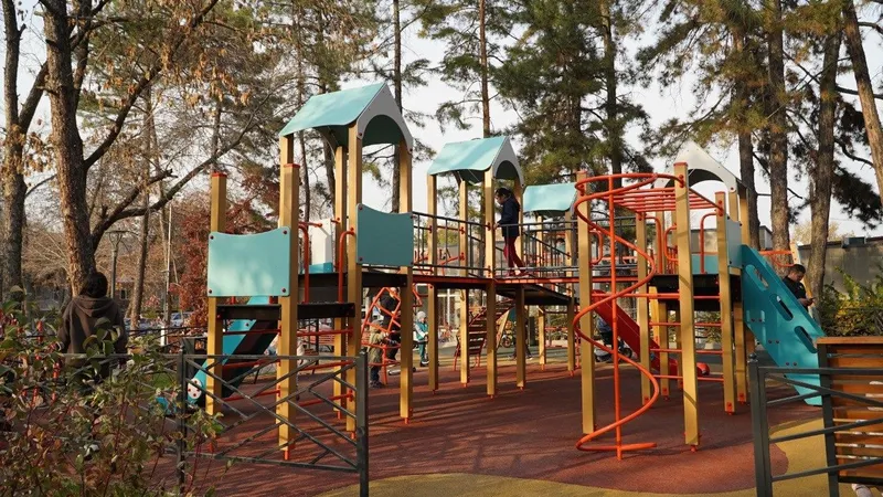 Алматының Медеу ауданында 60 аула жаңартылып жатыр