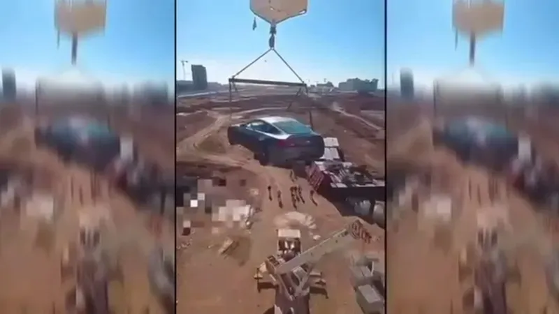 Казахстандық не үшін көлігін 12 қабатты үйдің төбесіне шығарды – Шымкенттегі оқиға