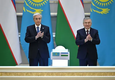 Қазақстан мен Өзбекстан президенттері бірлескен жобаларды іске қосу рәсіміне қатысты, сурет - Zakon.kz жаңалық 15.11.2025 12:07