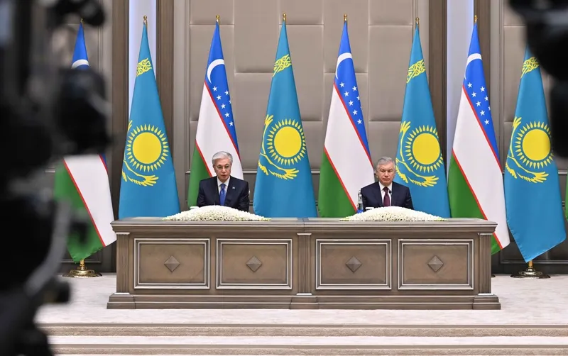 Қазақстан мен Өзбекстан президенттері БАҚ өкілдеріне арналған брифинг өткізді