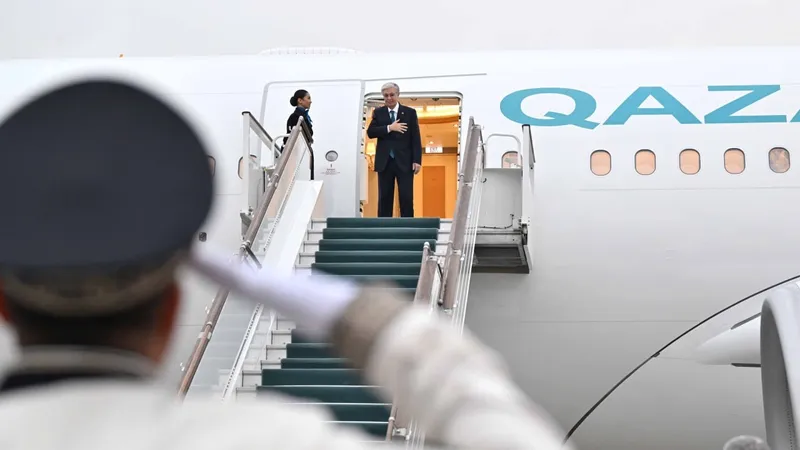 Қасым-Жомарт Тоқаев, Ташкент, әуежай, қоштасу, сурет - Zakon.kz жаңалық 16.11.2025 17:29