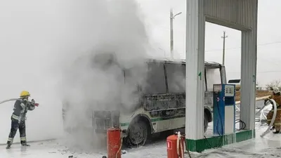 Өрт, Атырау облысы, Доссор, жанар-жағармай құю бекеті, автобус  , сурет - Zakon.kz жаңалық 16.11.2025 15:09