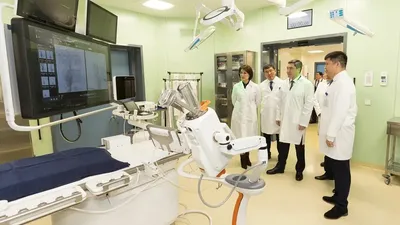 Премьер-министр Олжас Бектенов Ұлттық ғылыми онкология орталығының (ҰҒОО) және Nazarbayev University Биомедициналық зерттеу орталығының қызметімен танысты, деп хабарлайды Zakon.kz., сурет - Zakon.kz жаңалық 17.11.2025 10:47