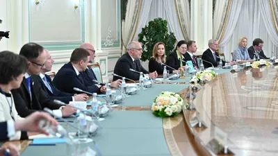 Алар Карис, Астана, келіссөз, кеңейтілген құрам, сурет - Zakon.kz жаңалық 17.11.2025 18:35