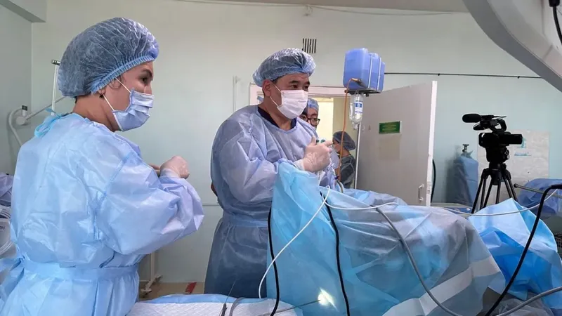 Ұлытау облысында алғаш рет бүйрекке аз инвазивті әдіспен ота жасалды