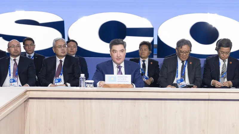 Бектенов ШЫҰ отырыстарында сауда-саттық және ынтымақтастықты дамыту жайын талқылады