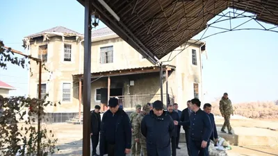 Өрт болған үй, Түркістан облысы, Алғабас ауылы, трагедия, үкіметтік комиссия, отырыс, Қанат Бозымбаев, сурет - Zakon.kz жаңалық 18.11.2025 17:33