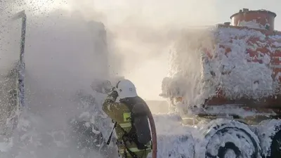 Өрт, Қызылорда облысы, тас жол, мұнай таситын техника , сурет - Zakon.kz жаңалық 20.11.2025 20:00