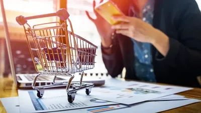 Маркетплейс, бөліп төлеу, қымбатшылық, Halyk Finance, кеңесші, Мұрат Темірханов , сурет - Zakon.kz жаңалық 22.11.2025 12:51