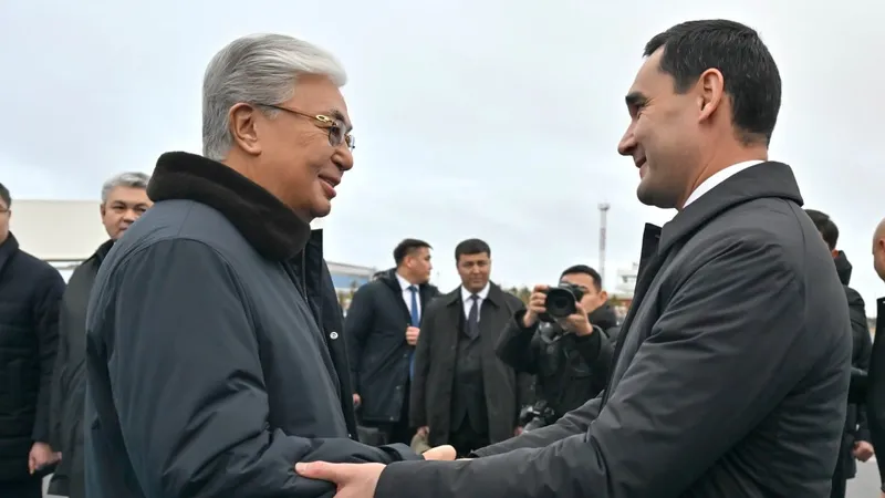 Қасым-Жомарт Тоқаев Түрікменстан президентін қарсы алды
