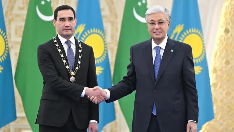 Қасым-Жомарт Тоқаев Түрікменстан президентін "Алтын Қыран" орденімен марапаттады