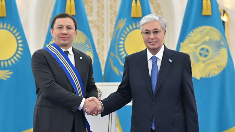 Мемлекет басшысы Геннадий Головкинді І дәрежелі "Барыс" орденімен марапаттады