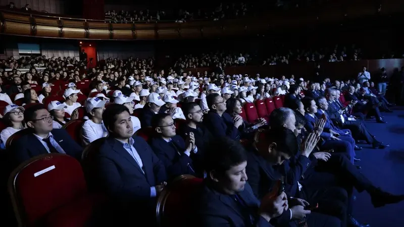 Форум, Астана, цифрлық гигиена, сурет — Zakon.kz жаңалық 27.11.2025 18:35