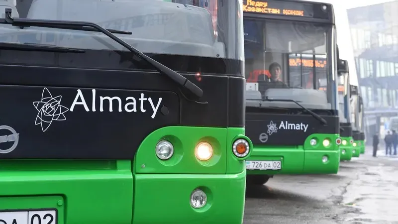 Алматыда автобус жүргізушісіне жолаушы шабуылдады