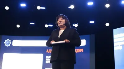 Түркістан облысы бойынша Экономикалық тергеу департаментінің аса маңызды істер жөніндегі жедел уәкілі Гүлзия Қарсыбай 2025 жылғы 27 қарашада өткен "ҚМА-ның цифрлық қауіпсіздік сабақтары" форумында дроп-схемалардың құрбанына ең жиі кімдер айналатынын айтты, деп хабарлайды Zakon.kz тілшісі., сурет - Zakon.kz жаңалық 27.11.2025 20:13