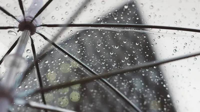 Қазақстанда 2 желтоқсанда қар түсіп, нөсер жаңбыр жауатыны болжанады