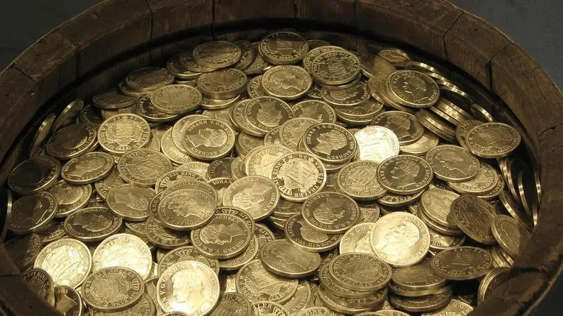 Түркияда 2400 жыл бойы көмулі жатқан алтын толы құмыра табылды