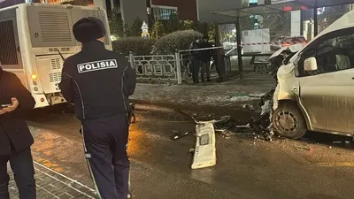Астанада шағын автобус пен жолаушылар автобусы соқтығысып, бір адам қаза тапты , сурет - Zakon.kz жаңалық 05.12.2025 14:49