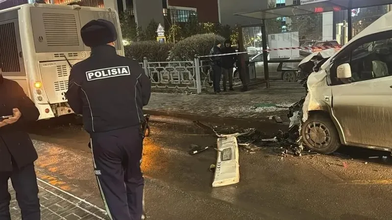 Астанада шағын автобус пен жолаушылар автобусы соқтығысып, бір адам қаза тапты
