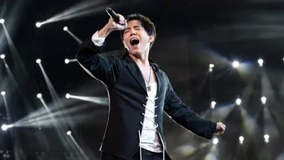 Димаш Құдайберген туралы кітап басылып шықты, сурет - Zakon.kz жаңалық 07.12.2025 16:32