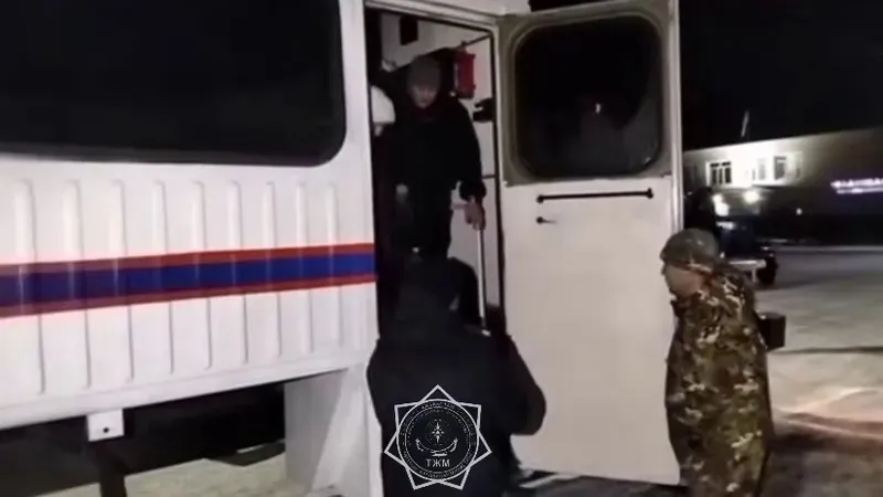 Құтқарушылар жолда қалып қойған 50-ден астам адамды жылыту пунктеріне жеткізді