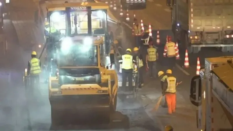 Қытай жұмысшылары бір түнде 8 мың тонна асфальт төседі