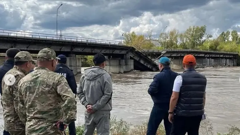 Өскеменде қираған көпір бір шендіні қызметінен айырды