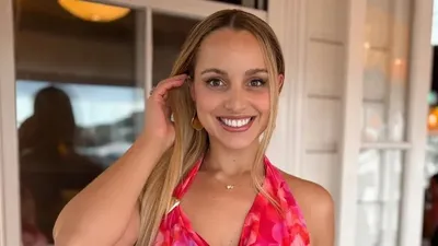 Жаңа Зеландияда түсірілім кезінде журналистке құс шабуыл жасап, қыздың бетін жырып жіберді, сурет - Zakon.kz жаңалық 08.12.2025 11:24