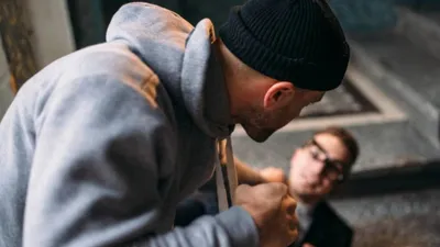 Талдықорған тұрғынының пәтерін тартып алмақ болған бопсалаушы сотталды, сурет - Zakon.kz жаңалық 09.12.2025 18:37