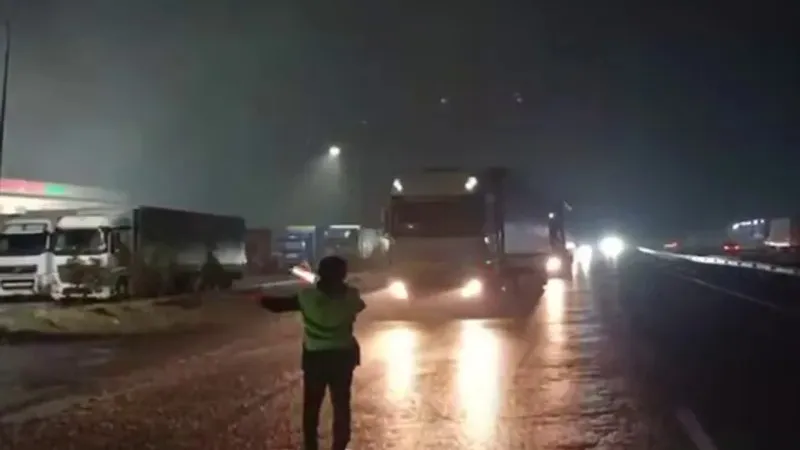 Түркістан облысында жүк көліктерінің қозғалысы шектелді