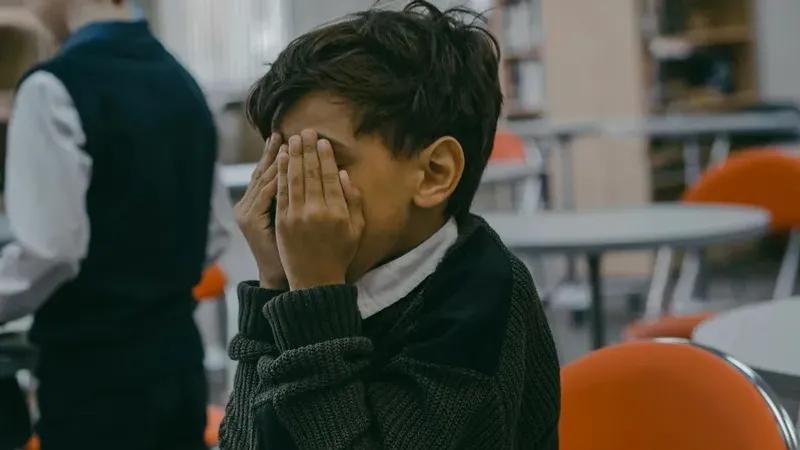 "Тілін кеспек болған". Павлодарлық бала өзіне тиіскен сотқарлар туралы оқиғаны ойдан шығарғанын айтты