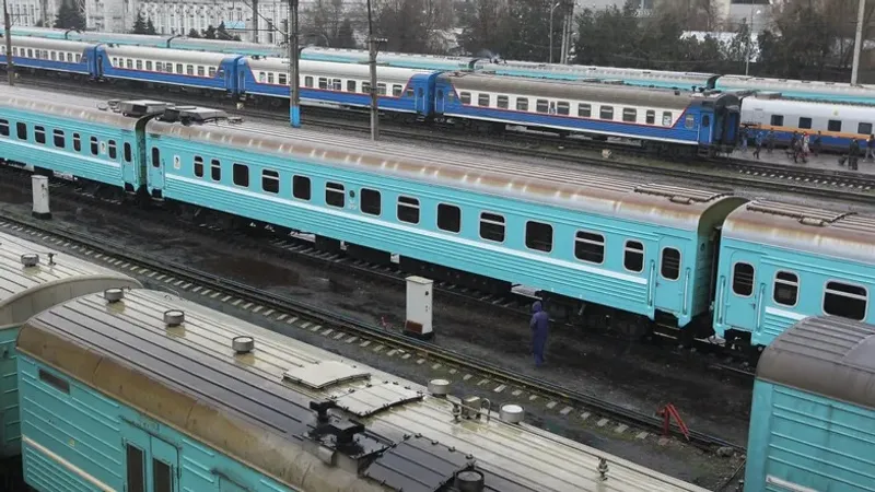 Қарағанды облысында рельс жөндеп жатқан төрт теміржолшыны жүк пойызы қағып, мерт етті