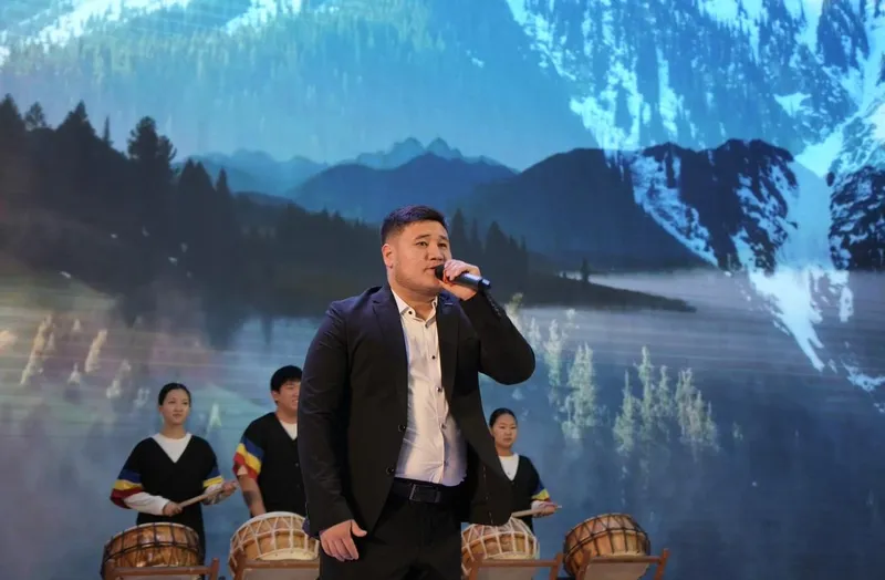 Нұркен Әлімқұлов, Шымкент, мерекелік концерт, Тәуелсіздік күні, сурет - Zakon.kz жаңалық 10.12.2025 20:41