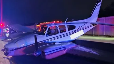 АҚШ-та тас жолға қонған ұшақ Toyota Camry автокөлігімен соқтығысты, сурет - Zakon.kz жаңалық 10.12.2025 12:56