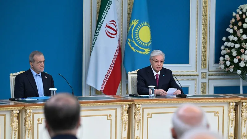 Тоқаев пен Пезешкиан халықаралық ахуал жөнінде пікір алмасты