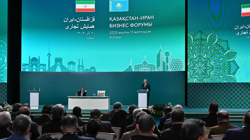 Тоқаев пен Пезешкиан Қазақстан-Иран бизнес форумына қатысты