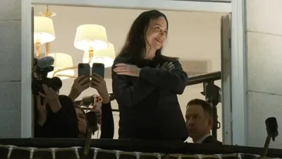 Бейбітшілік саласындағы Нобель сыйлығының лауреаты араға айлар салып көпшілік алдына шықты, сурет - Zakon.kz жаңалық 11.12.2025 14:34