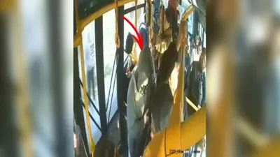 Алматыда ер адам тамақтану орнынан касса жәшігін ұрлап кеткен, сурет - Zakon.kz жаңалық 12.12.2025 19:38