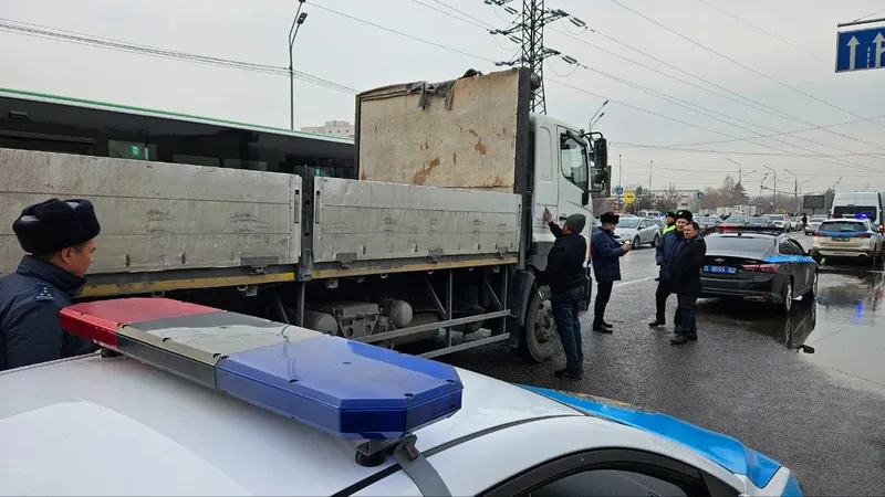 Алматыдағы "оптовкада" жүк көлігі әйелді таптап өтті