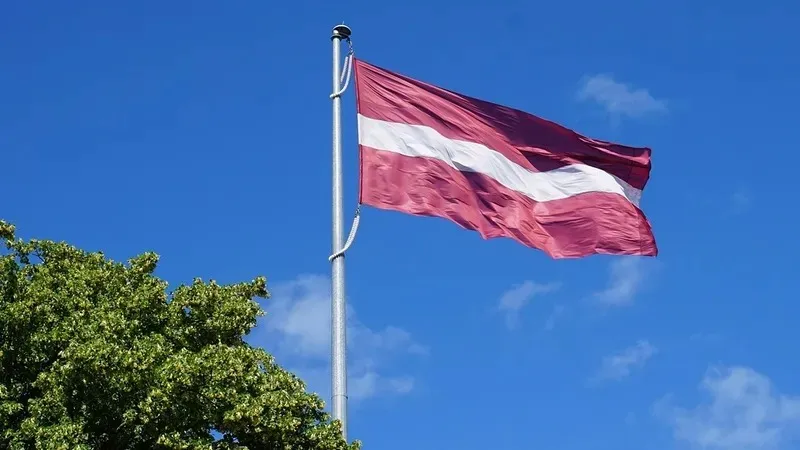 Польша президентіне берілген лас көлікке байланысты Латвия сынға қалды