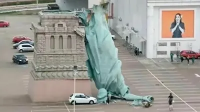 Бразилияда алып «Еркіндік» мүсінінің көшірмесі қатты желден құлады, сурет - Zakon.kz жаңалық 16.12.2025 11:09