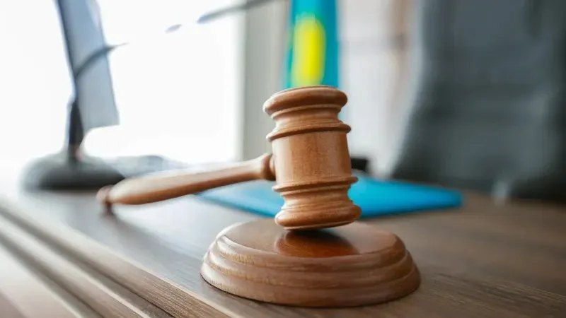 Шымкентте бірнеше рет алаяқтық жасады деп айыпталған көпбалалы ана сотталды