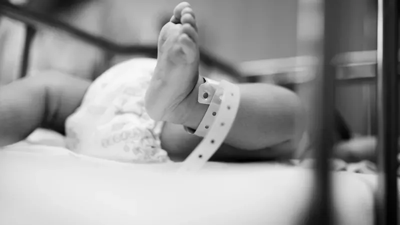 Мәскеуде үйде толғатқан әйелдің шақалағы дүниеге келісімен шетінеп кетті - босандырған әйел қамауға алынды