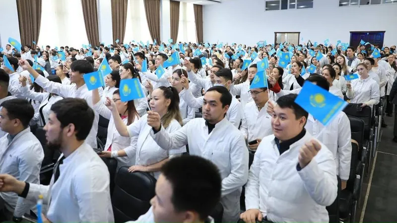QazVac авторы мен медицина саласының сарапшылары Ақтөбеде болашақ дәрігерлермен ұлттық құндылықтарды талқылады