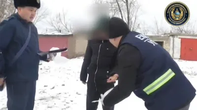 Қарағандыда есірткіні жасырын қойып кетуші қылмыс үстінде қолға түсті, сурет - Zakon.kz жаңалық 19.12.2025 19:01
