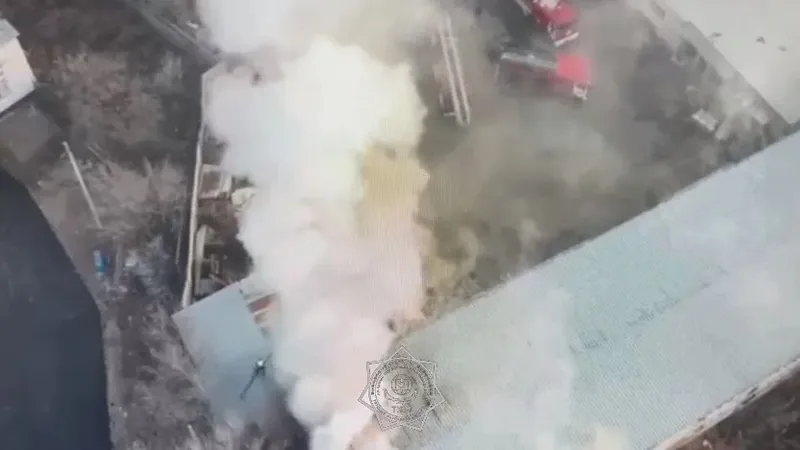 Цехтағы ірі өрт: Шымкентте медициналық керек-жарақтар өртенді