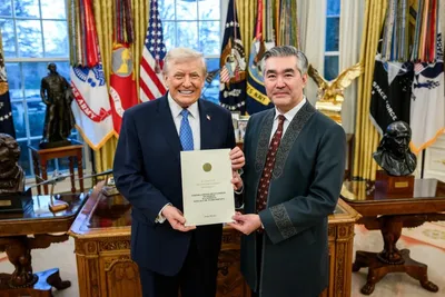 Қазақстанның АҚШ-тағы елшісі Трамппен кездесті, сурет - Zakon.kz жаңалық 20.12.2025 17:57