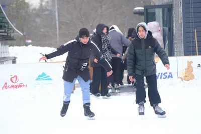 Алматыда қайда конькиді тегін тебуге болады, сурет - Zakon.kz жаңалық 20.12.2025 21:49
