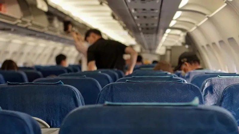 Испанияда бақилық болған кейуананы ұшақ бортына ұйықтап жатқан адам ретінде жеткізген